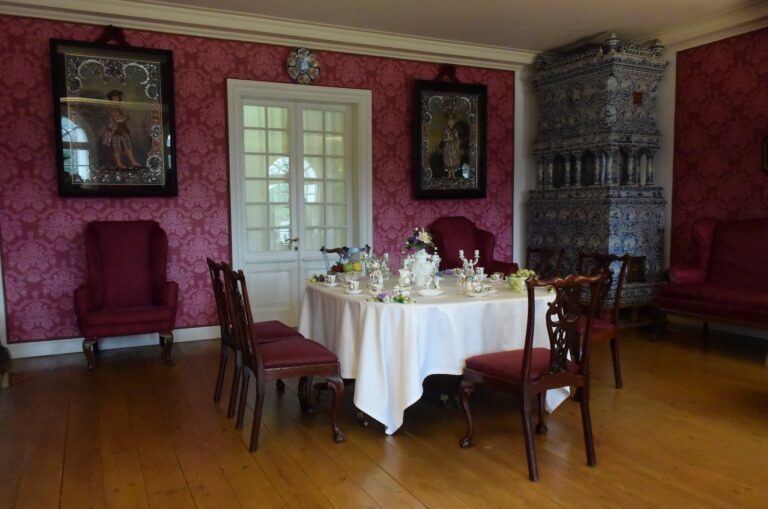 Dining Table With Chairs Near Door